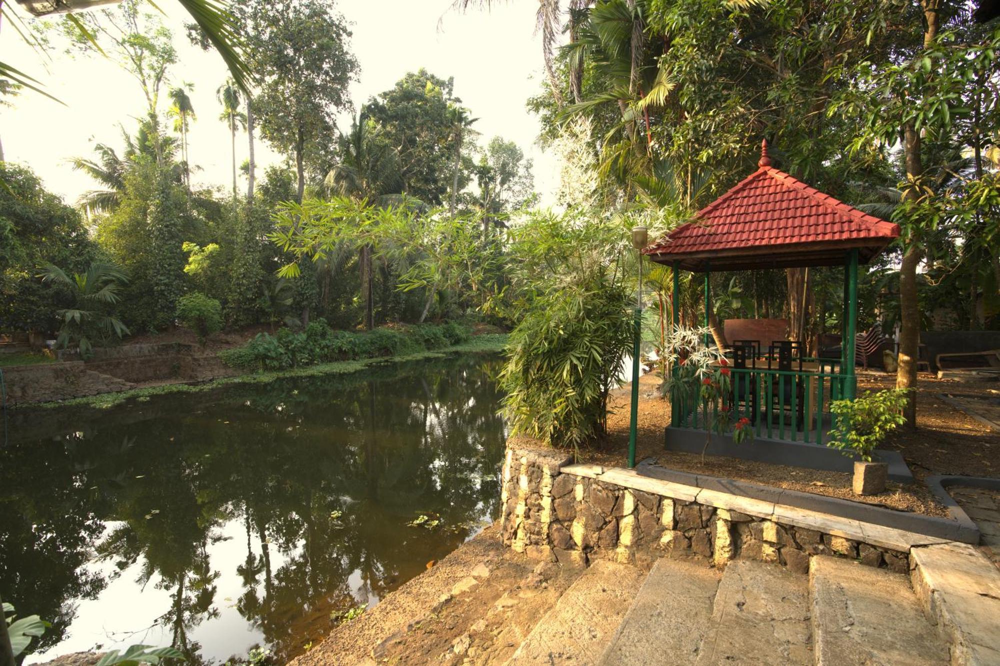 Garggi Backwater Retreat Hotel Kottayam Exterior photo